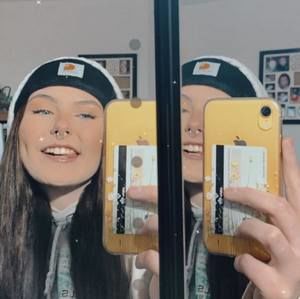 Meet your Posher, Caitlyn